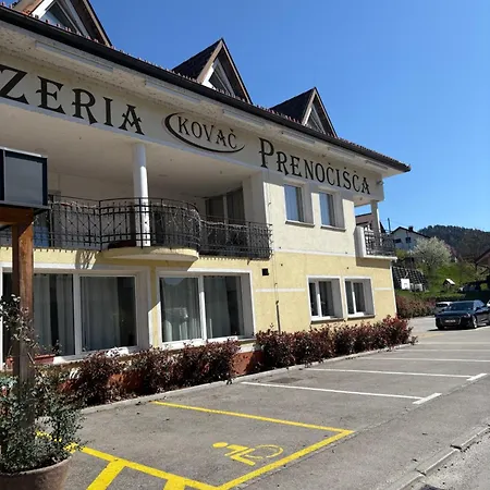 Gostilna In Pizzeria Kovac בית הארחה Litija